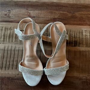 De Blossom Collection Silver Strappy Sandals